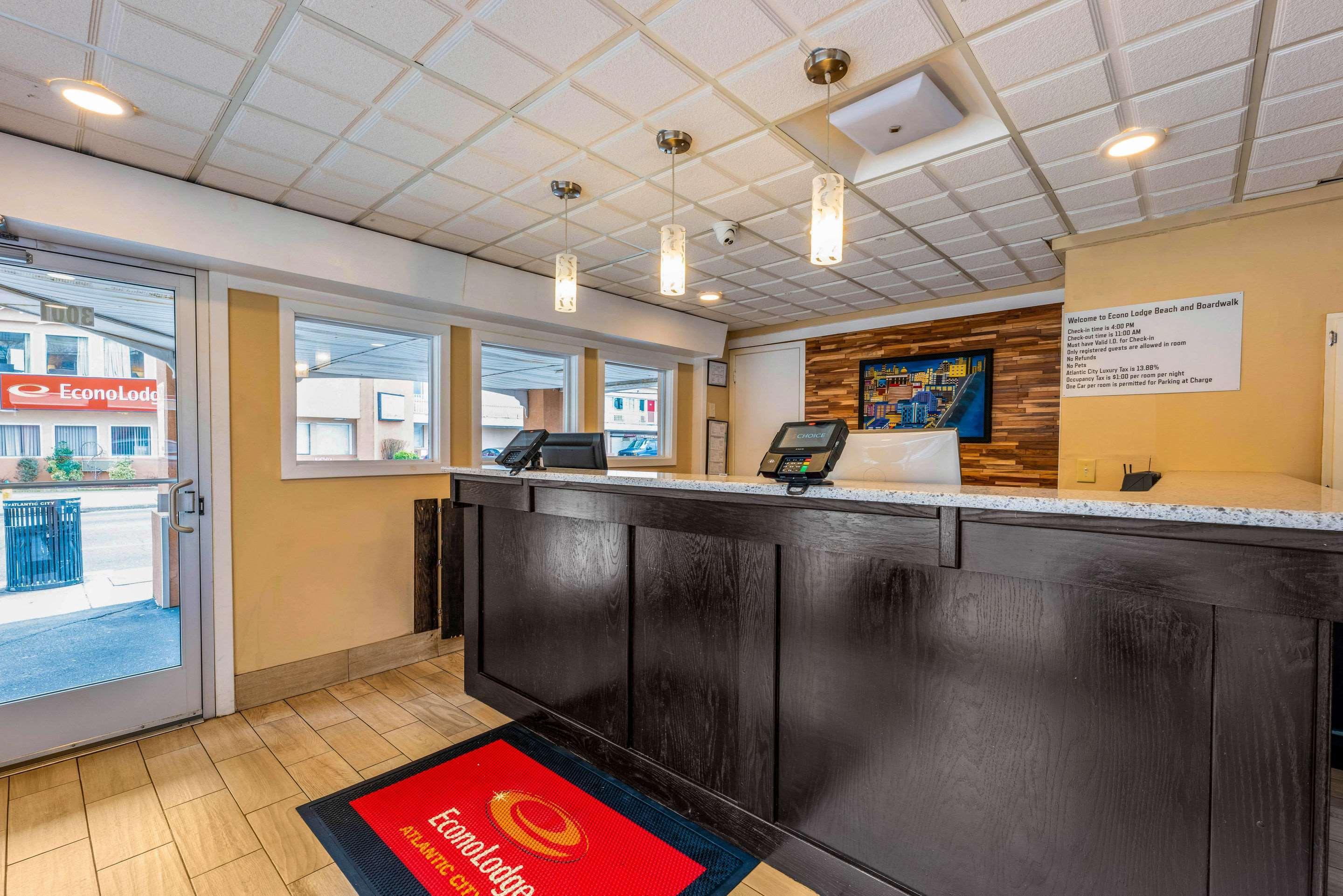 Econo Lodge Beach And Boardwalk Атлантик Сити Экстерьер фото