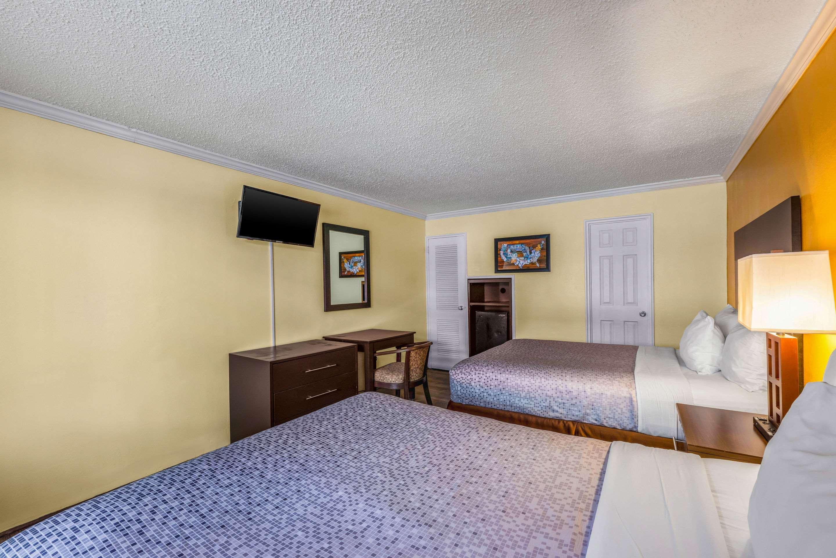 Econo Lodge Beach And Boardwalk Атлантик Сити Экстерьер фото